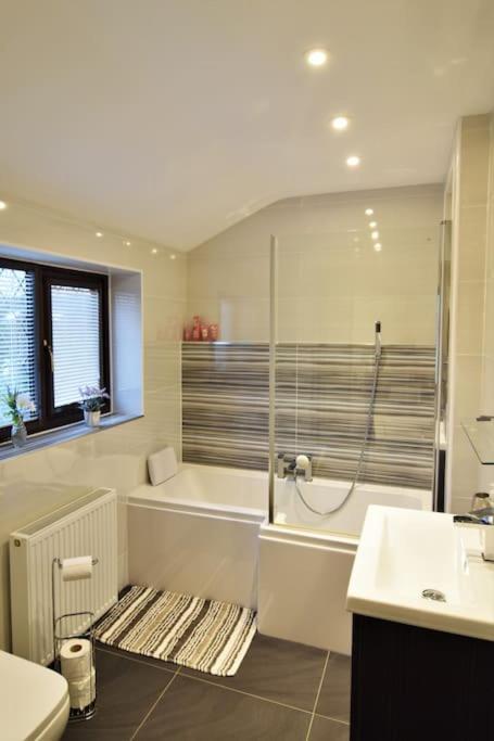 Mikes At Menai - Stylish & Spacious 3 Bed House In Menai Bridge. 外观 照片