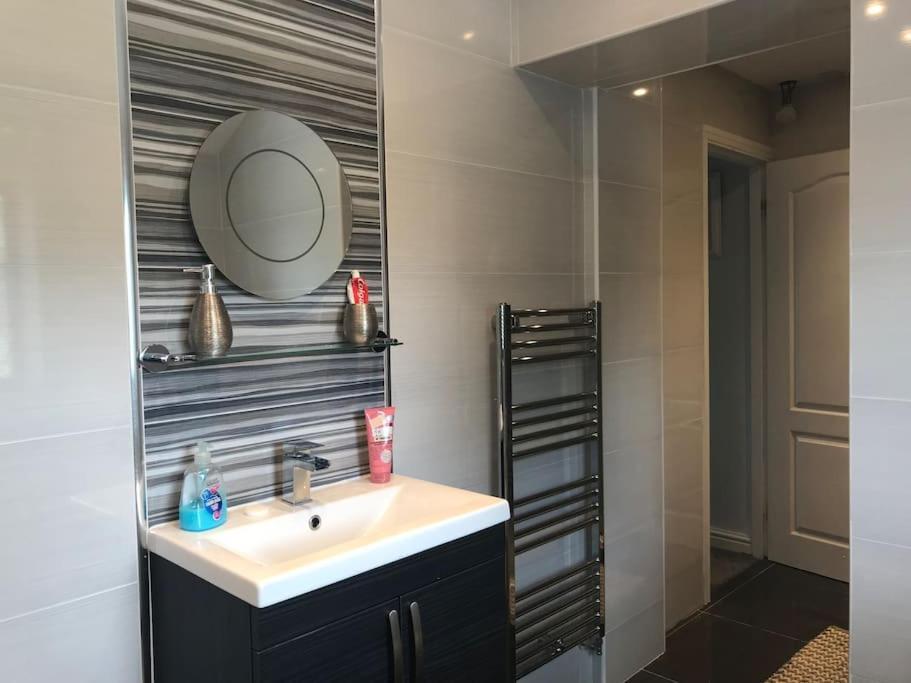 Mikes At Menai - Stylish & Spacious 3 Bed House In Menai Bridge. 外观 照片